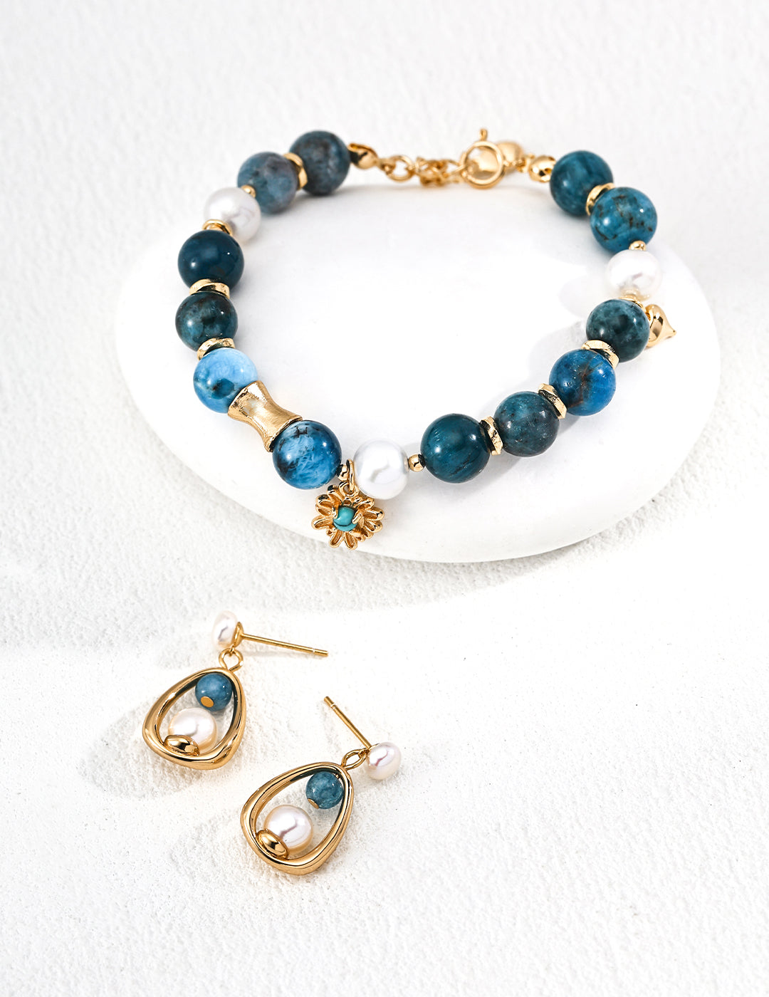 pearl earrings image 3