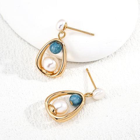 pearl earrings image 1