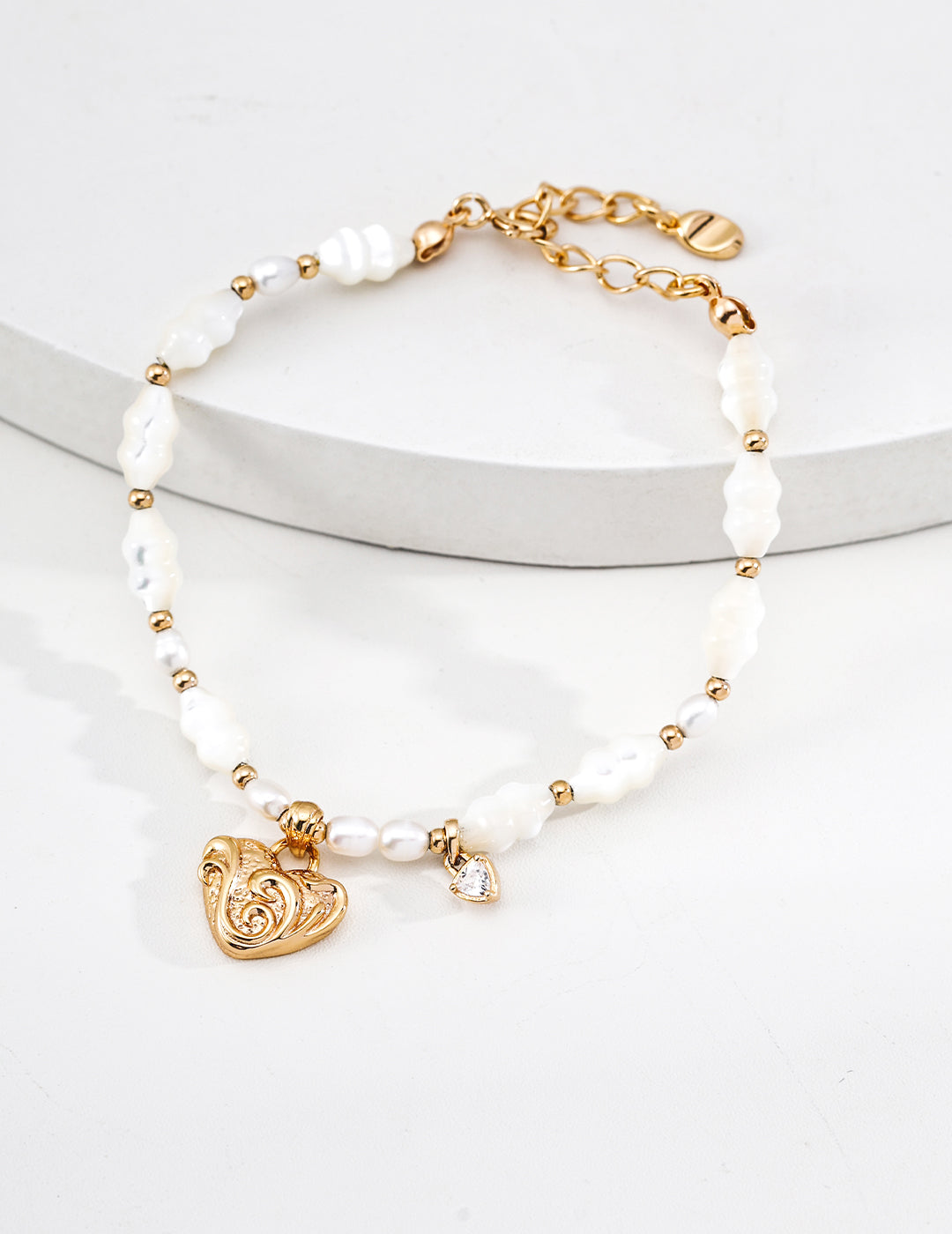 Love scroll pattern white shell pearl bracelet image 2
