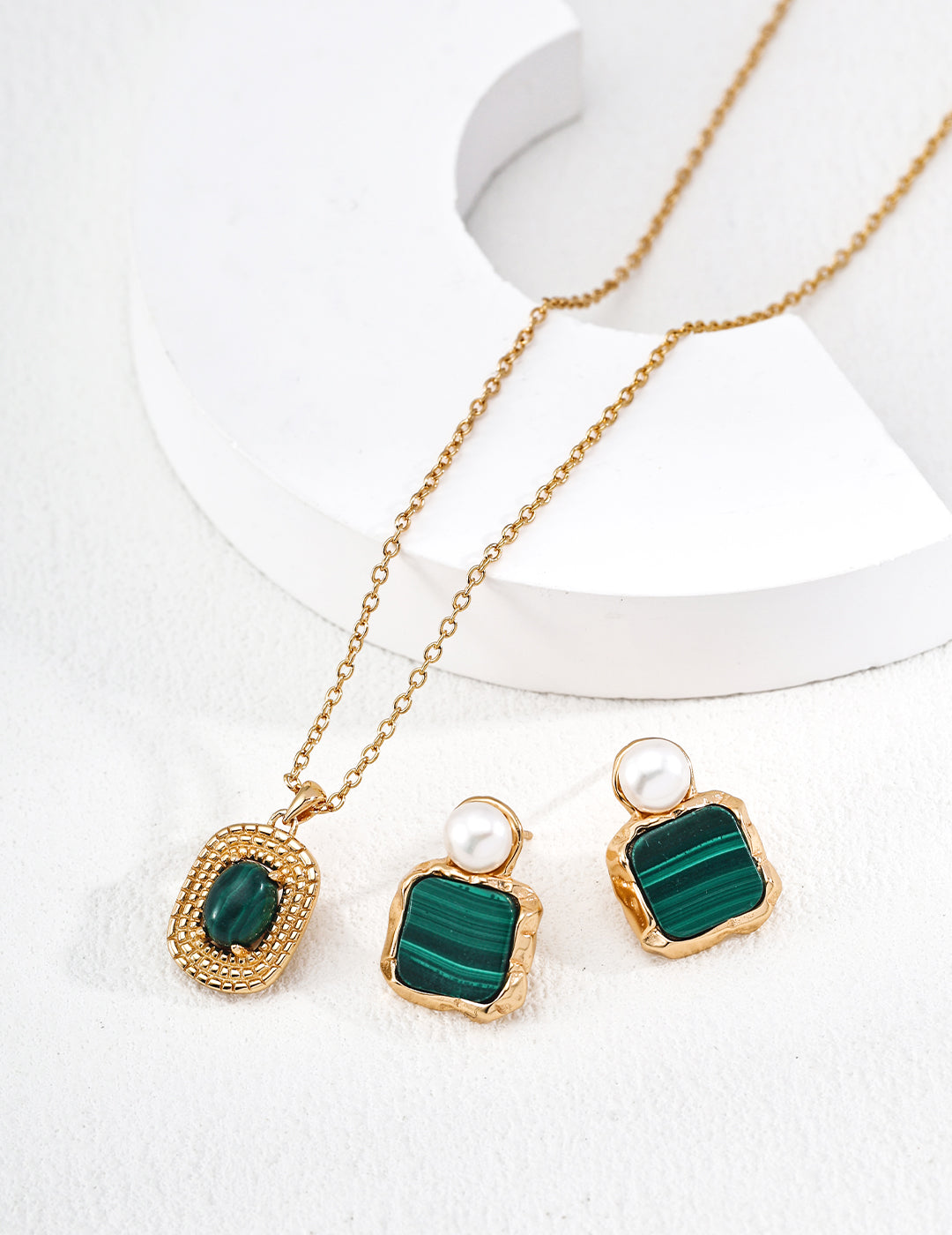 Malachite/Mother Shell Necklace image 3