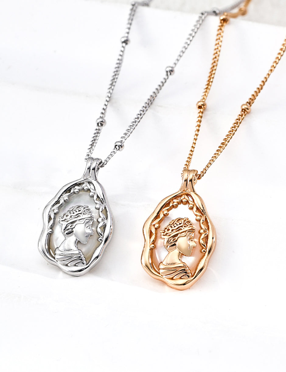 Queen Mother-of-Pearl Necklace