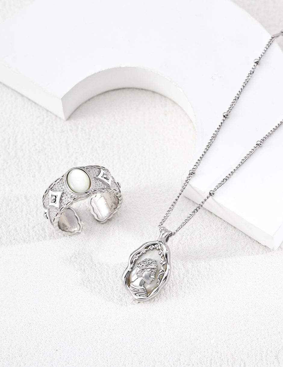 Queen Mother-of-Pearl Necklace