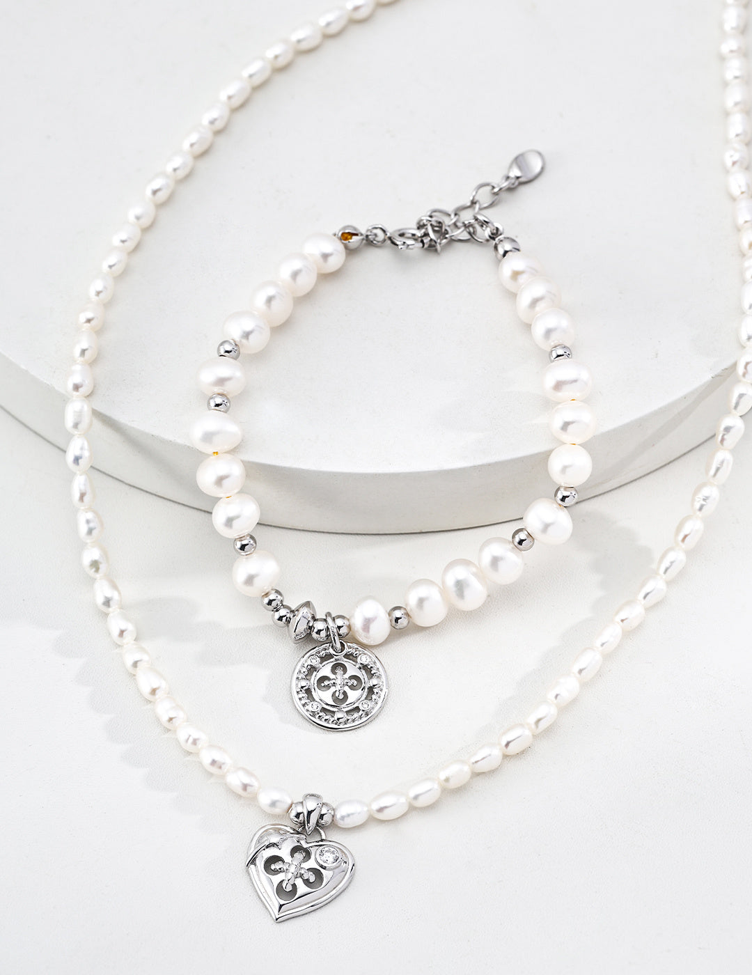 Button Pearl Bracelet