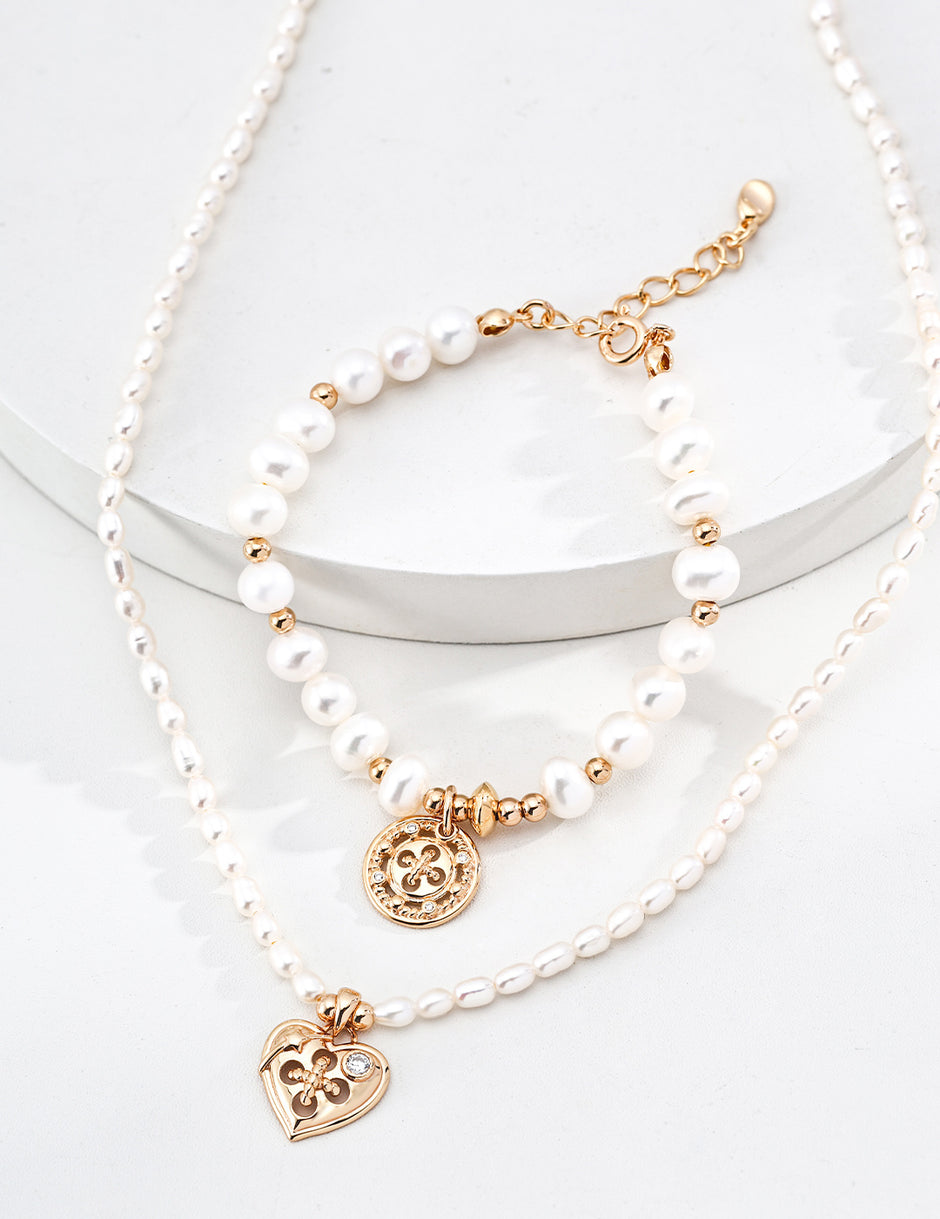Button Pearl Bracelet